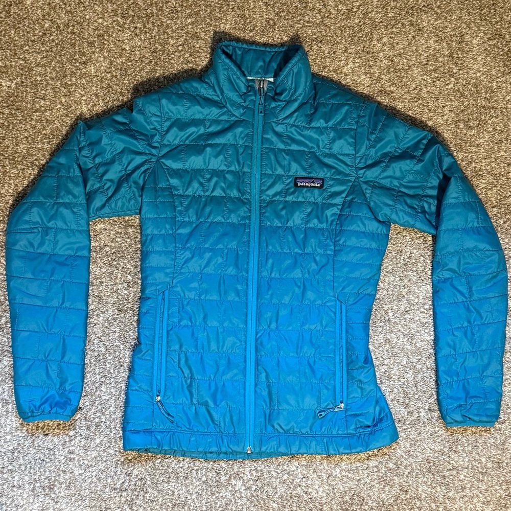Patagonia Women's Blue puffer Jacket